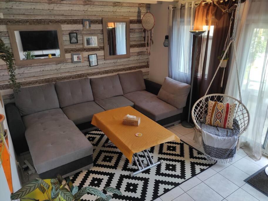 Chaleureuse Maison De Ville Avec Parking Gratuit Шинон Экстерьер фото